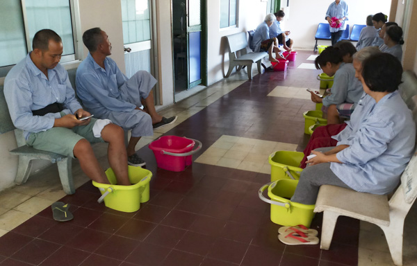 Bệnh nhân điều trị nội trú tại Khoa Y học cổ truyền Bệnh viện Lê Lợi.