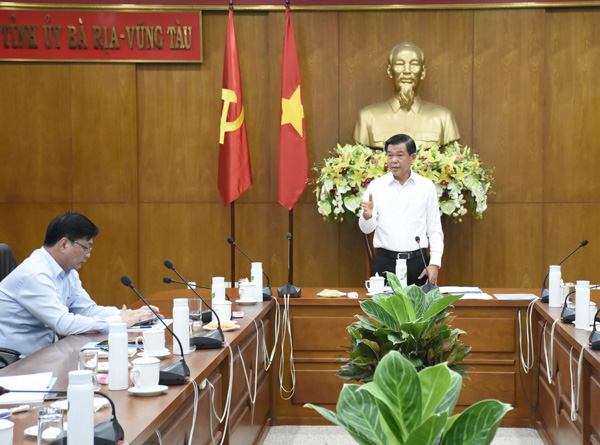 Đồng chí Nguyễn Hồng Lĩnh, Ủy viên Trung ương Đảng, Bí thư Tỉnh ủy, Chủ tịch HĐND tỉnh chủ trì cuộc họp.