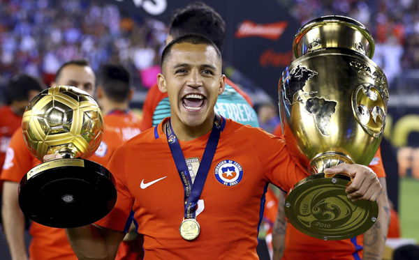 Sanchez ở Copa America 2016 là cầu thủ hay nhất, và là nhà vô địch.