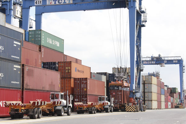 Bãi chứa hàng container tại Cảng Tân Cảng-Cái Mép.