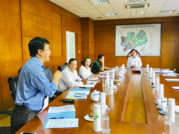 Ông Nguyễn Hồng Lĩnh, ủy viên Trung ương Đảng, Bí thư Tỉnh ủy, Chủ tịch HĐND tỉnh tham gia thảo luận tại Tổ 3.