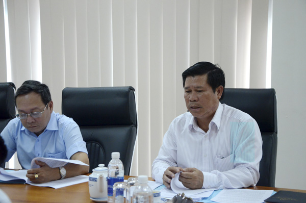 Ông Nguyễn Văn Xinh, Ủy viên Ban Thường vụ, Trưởng ban Tuyên giáo Tỉnh ủy điều hành buổi thảo luận của Tổ 1.