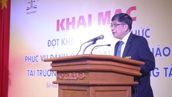 GS. TS Nguyễn Lộc, Hiệu trưởng Trường ĐH BR-VT trình bày tổng quan về Trường ĐH BR-VT.