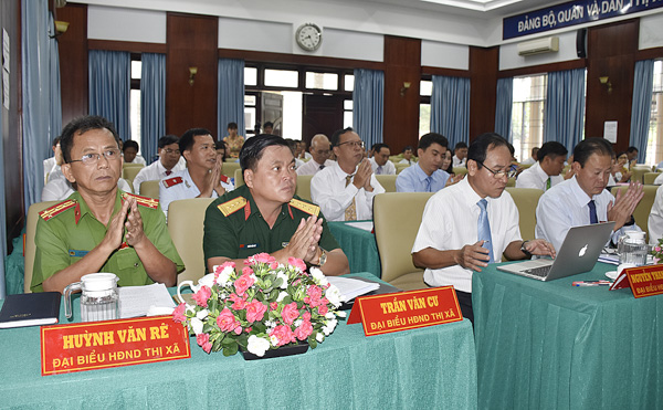 Các đại biểu tham dự kỳ họp.