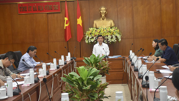 Ông Nguyễn Hồng Lĩnh, Ủy viên Trung ương Đảng, Bí thư Tỉnh ủy, Chủ tịch HĐND tỉnh chủ trì Hội nghị.