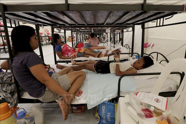 Trẻ em nhiễm sốt xuất huyết được điều trị tại bệnh viện ở Cavite, Philippines, ngày 13/8/2019.
