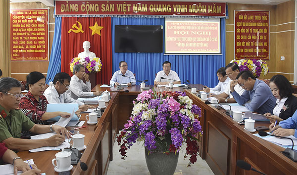 Quang cảnh buổi làm việc.