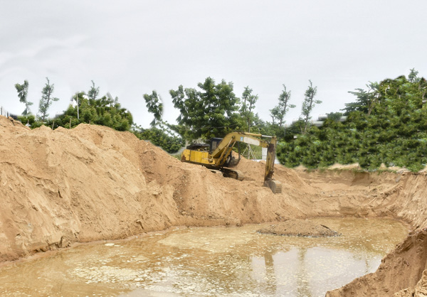 Hiện trường một vụ khai thác cát trái phép trên địa bàn tỉnh.