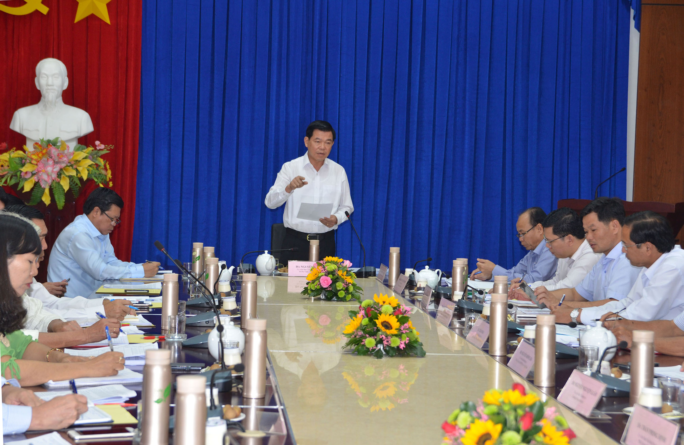 Ông Nguyễn Hồng Lĩnh, Ủy viên Trung ương Đảng, Bí thư Tỉnh ủy, Chủ tịch HĐND tỉnh phát biểu chỉ đạo tại buổi làm việc với Huyện ủy Châu Đức.