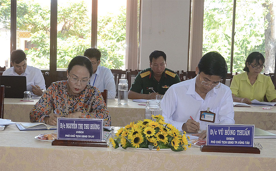 Lãnh đạo UBND TP. Vũng Tàu tham dự buổi làm việc.