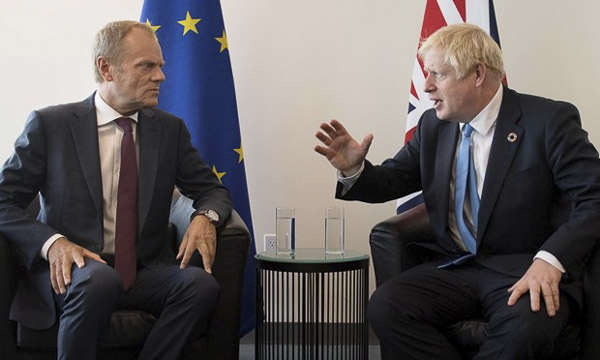 Thủ tướng Anh Boris Johnson (phải) và Chủ tịch Hội đồng châu Âu Donald Tusk gặp bên lề  phiên họp của Đại hội đồng Liên hợp quốc.