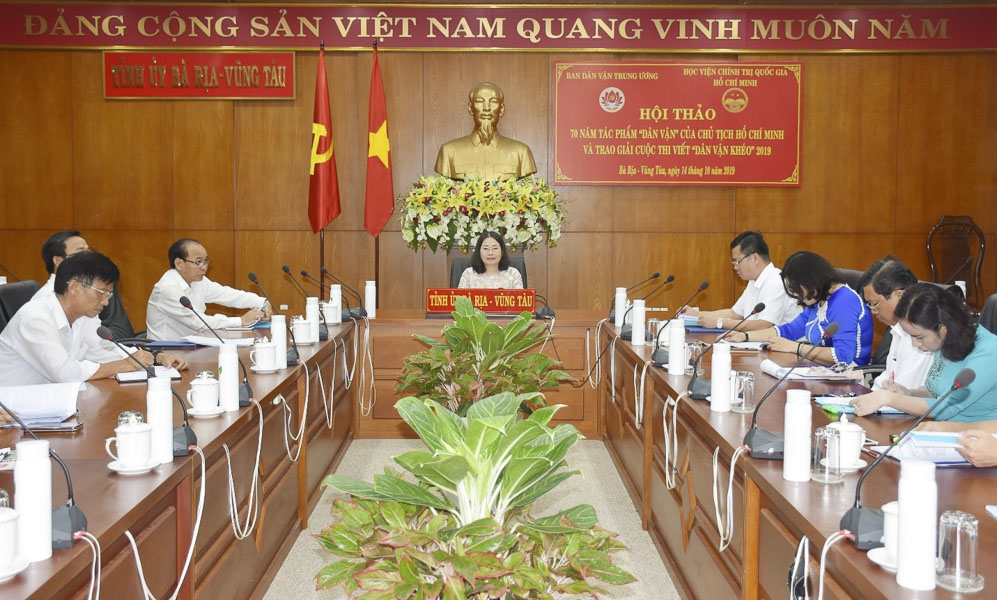 Bà Nguyễn Thị Yến, Phó Bí thư Thường trực Tỉnh ủy, Trưởng Đoàn ĐBQH tỉnh, chủ trì điểm cầu tại Bà Rịa – Vũng Tàu.