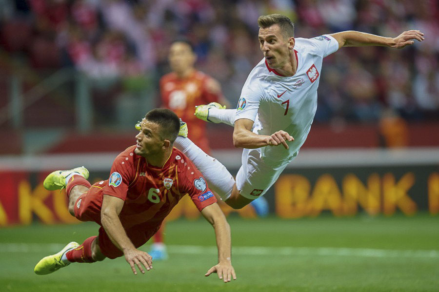 Loạt trận thứ 8 Vòng loại Euro 2020 diễn ra tối ngày 13, rạng sáng ngày 14/10 mang lại niềm vui cho Ba Lan và Nga khi 2 đội này sớm giành quyền vào Vòng chung kết, sau Bỉ và Ý. Trong khi đó, Hà Lan, Đức hay Croatia phải đợi ít nhất 1 lượt nữa mới hoàn thành mục tiêu.