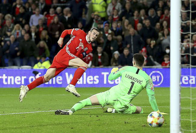 Ảnh 4 - Gareth Bale sút tung lưới Croatia