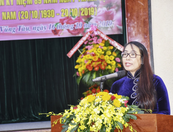 Bà Trần Thị Thanh Thủy, Phó Chủ tịch LĐLĐ TP.Vũng Tàu ôn lại kỷ niệm Ngày thành lập Hội LHPN và Ngày Phụ nữ Việt Nam.