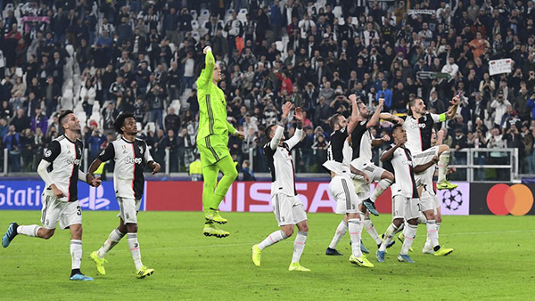 Juventus ngược dòng thắng Lokomotiv Moscow.