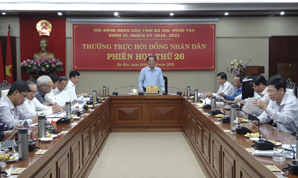 Ông Mai Ngọc Thuận, Ủy viên Ban Thường vụ Tỉnh ủy, Phó Chủ tịch HĐND tỉnh phát biểu kết luận phiên họp.