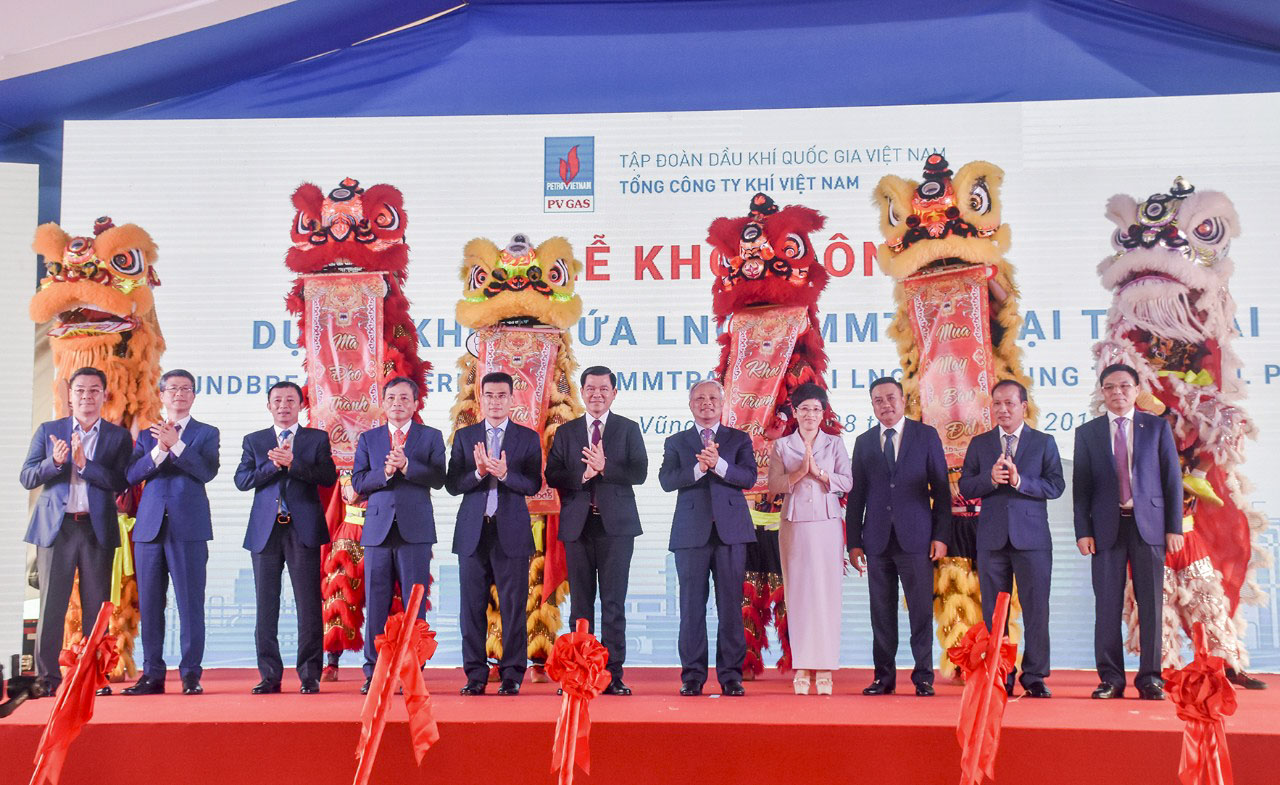 Lãnh đạo Trung ương, tỉnh BR-VT và Tập đoàn Dầu khí Việt Nam chúc mừng buổi lễ thành công.