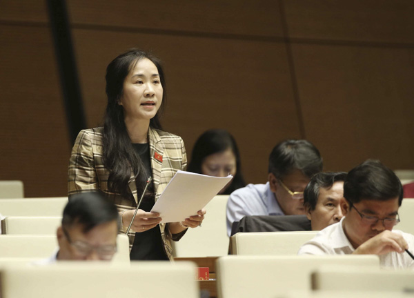 Đại biểu Quốc hội Đoàn Thị Thanh Mai (tỉnh Hưng Yên)  phát biểu tại kỳ họp. Ảnh: PHƯƠNG HOA