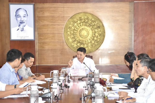 Ông Trần Ngọc Hà, Trưởng Ban Tuyên giáo Thành ủy Vũng Tàu chủ trì buổi họp báo về việc cưỡng chế thu hồi đất thuộc dự án tái định cư 10ha phường 10, TP.Vũng Tàu.
