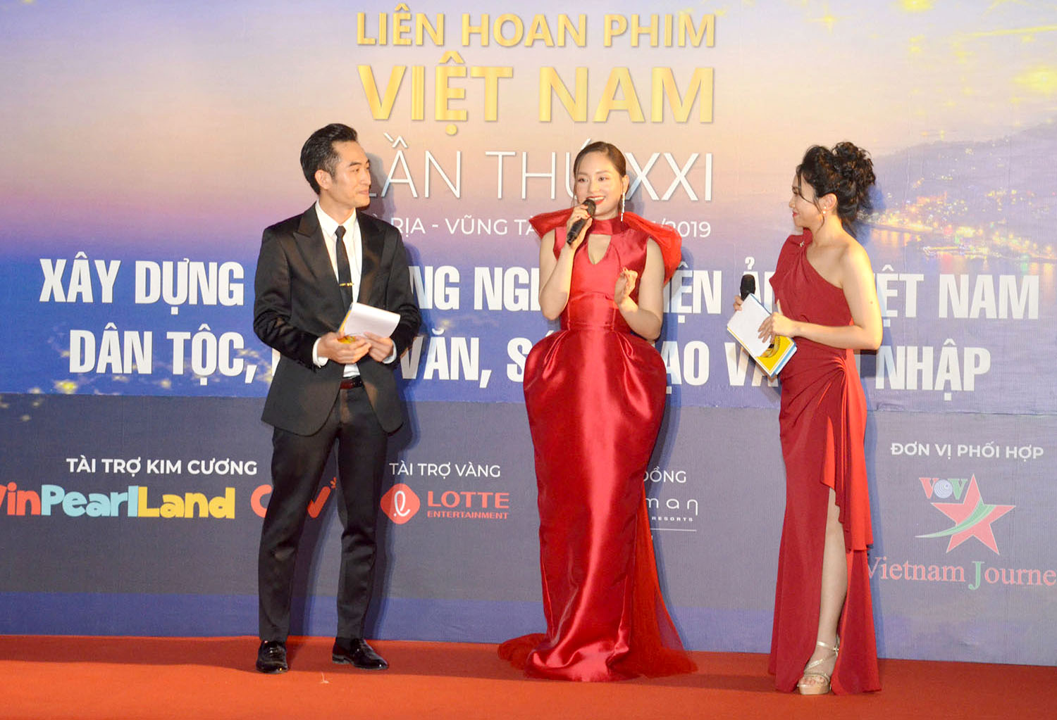 Diễn viên Lan Phương chia sẻ cảm xúc khi dự Liên hoan phim tại Bà Rịa-Vũng Tàu, nơi cô từng có 8 năm tuổi thơ gắn bó.