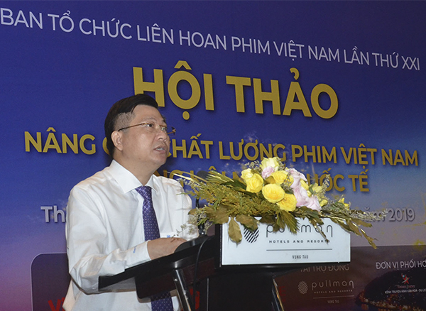 Ông Trần Văn Tuấn, Phó Chủ tịch UBND tỉnh, Phó Trưởng Ban chỉ đạo LHP Việt Nam lần thứ 21 phát biểu khai mạc hội thảo.