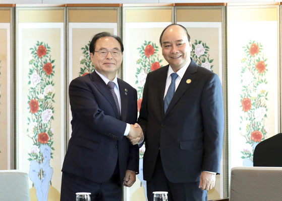 Thủ tướng Nguyễn Xuân Phúc  tiếp Thị trưởng TP. Busan.