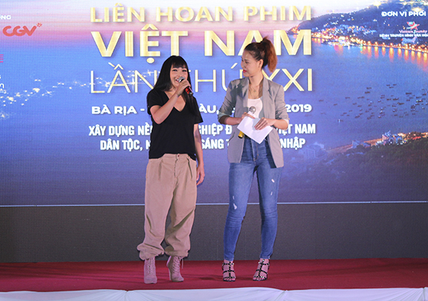  Ca sĩ Phương Thanh chia sẻ những vui, buồn khi tham gia đóng phim với khán giả.