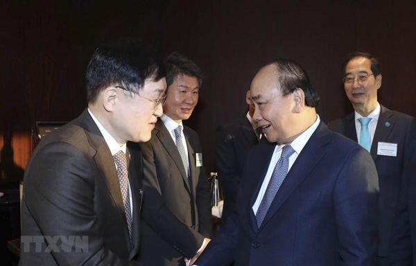 Thủ tướng Nguyễn Xuân Phúc và các đại biểu.