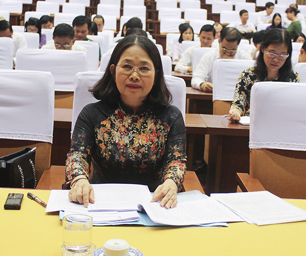 Bà Nguyễn Thị Yến, Phó Bí thư Thường trực Tỉnh ủy, Trưởng Đoàn ĐBQH tỉnh chủ trì hội nghị.