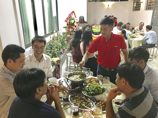DNTN Nhà hàng Minh Diện (xã Phước Hưng, huyện Long Điền) phục vụ tiệc tại nhà dịp cuối năm tại Khu biệt thự Thanh Bình (TP. Vũng Tàu).