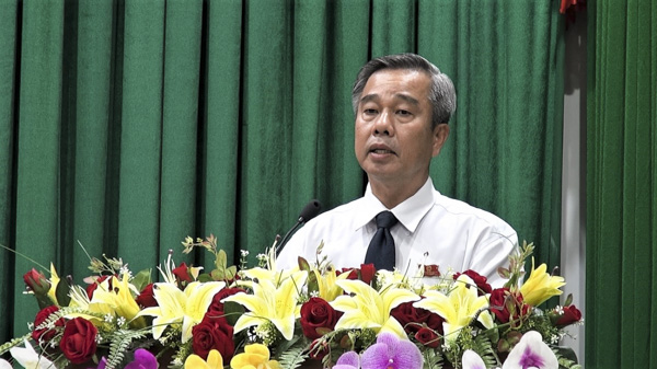 Ông Võ Hữu Hạnh, Phó Bí thư Thường trực Huyện ủy, Chủ tịch HĐND huyện phát biểu kết luận phiên chất vấn tại kỳ họp.