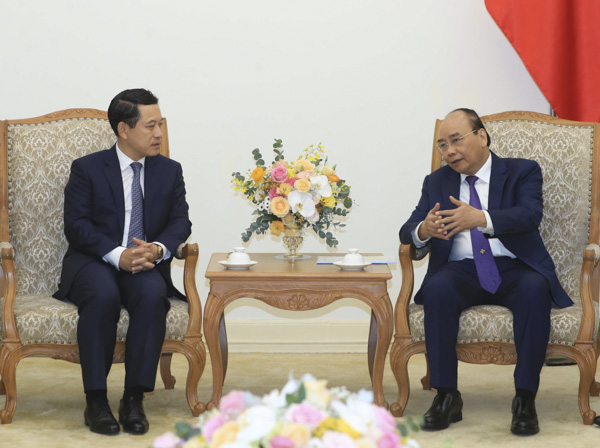 Thủ tướng Nguyễn Xuân Phúc tiếp Bộ trưởng Ngoại giao Lào Saleumxay Kommasith.