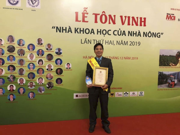 Ông Lê Ngọc Nhâm, Giám đốc HTX Nông nghiệp Thương mại Du lịch Bầu Mây (xã Hòa Hiệp, huyện Xuyên Mộc) tại lễ tôn vinh “Nhà khoa học của nông dân” lần thứ 2 năm 2019.