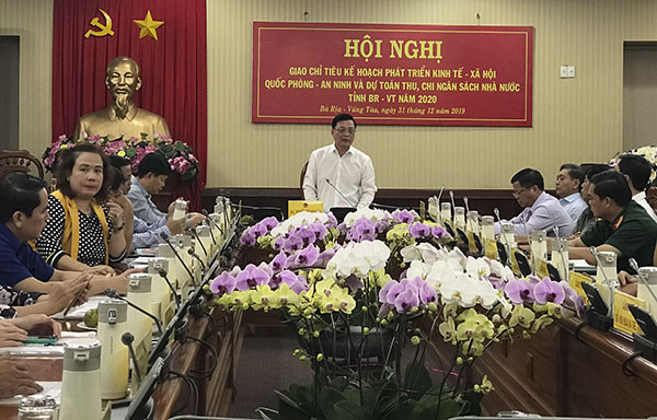 Ông Nguyễn Thành Long, Quyền Chủ tịch UBND tỉnh phát biểu kết luận Hội nghị.