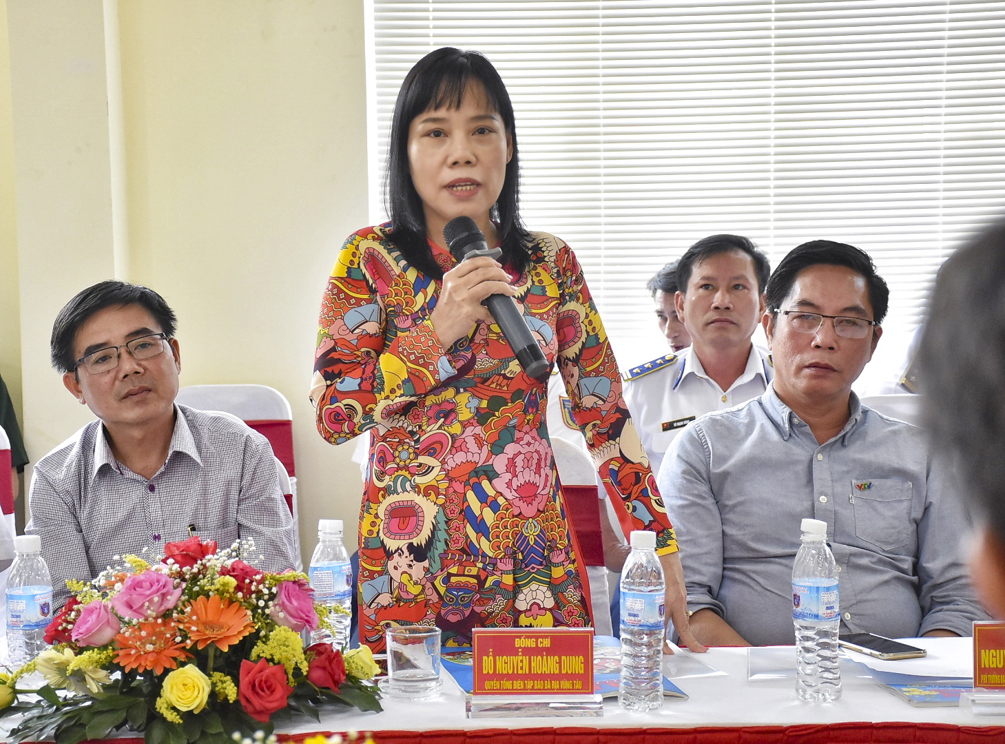 Bà Đỗ Nguyễn Hoàng Dung, Quyền Tổng Biên tập Báo BR-VT đề nghị lực lượng Cảnh sát biển tiếp tục phối hợp với Ban Tuyên giáo Tỉnh ủy, Thành ủy để kịp thời thông tin về tình hình thời sự bảo vệ vững chắc chủ quyền vùng biển, đảo và thềm lục địa của Tổ quốc cho đội ngũ phóng viên trong các cuộc họp báo.