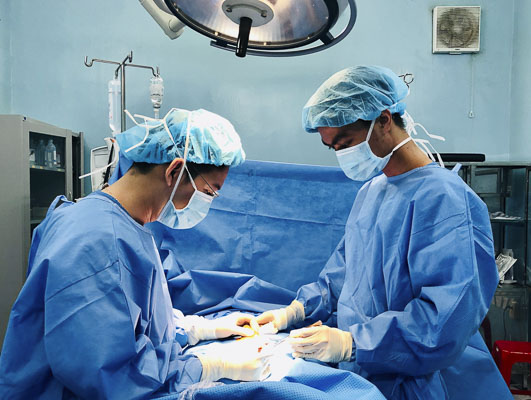 Một ca phẫu thuật tháo xoắn tinh hoàn cho bệnh nhân tại Bệnh viện Bình Dân. 