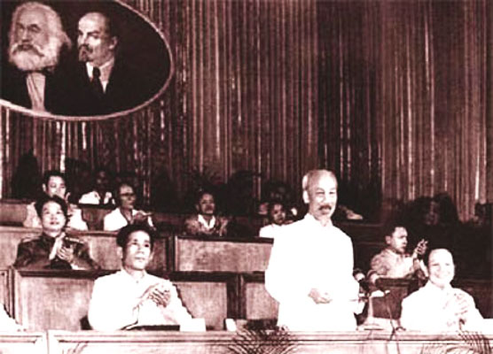 Chủ tịch Hồ Chí Minh chỉ đạo Đại hội Đảng toàn quốc lần thứ III. (Ảnh tư liệu).