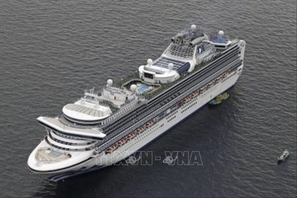 Du thuyền “Diamond Princess” bị cách ly ngoài khơi cảng Daikoku, Yokohama, Nhật Bản, ngày 4/2/2020, do dịch virus Corona. (Nguồn: Kyodo)