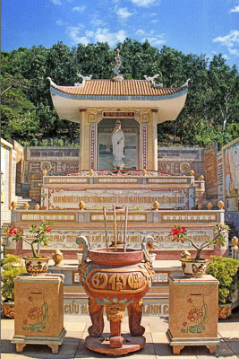 Quan Âm Bảo điện ở chùa Hải Vân.