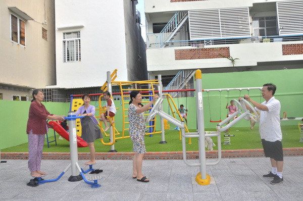 Khu vui chơi trẻ em và tập luyện thể thao tại 69/44, Lê Hồng Phong (khu phố 5, phường 7, TP. Vũng Tàu) thu hút đông người dân  đến vui chơi, tập luyện mỗi ngày. Ảnh: THI PHONG