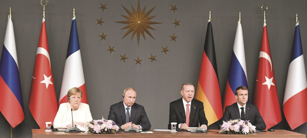 Thủ tướng Đức Merkel, Tổng thống Nga Putin, Tổng thống Thổ Nhĩ Kỳ Erdogan và Tổng thống Pháp Macron tại hội nghị ở Istabul ngày 27/10/2018. (Nguồn: AFP)