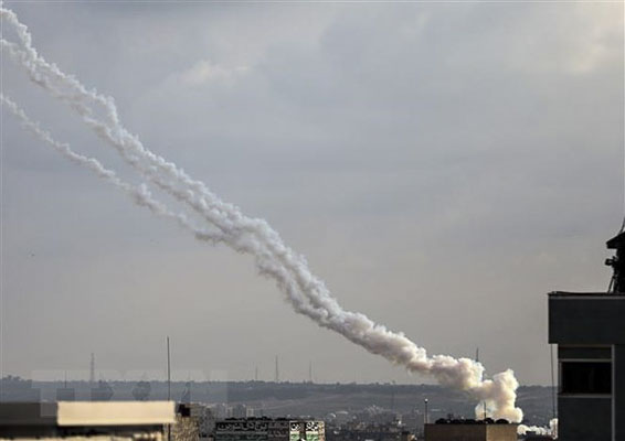 Rocket được bắn từ Dải Gaza  về phía Israel. 