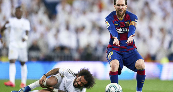 Messi không thể mãi một mình gánh cả hàng công Barca.