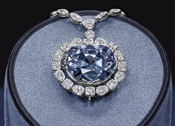 Viên kim cương Hy Vọng hiện đang được trưng bày tại Bảo tàng Lịch sử tự nhiên quốc gia, Mỹ.