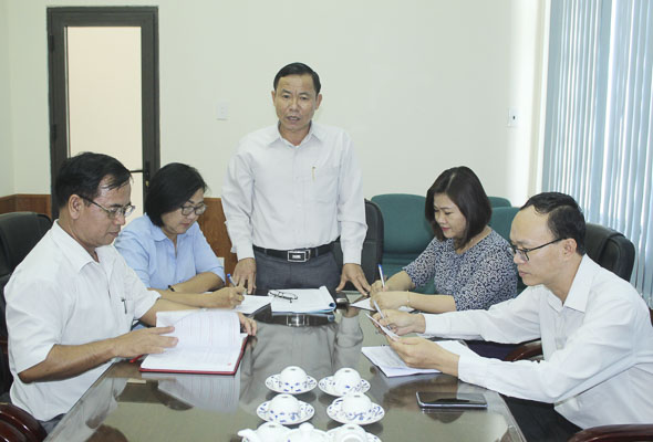 Đồng chí Trương Trọng Ngân, Chủ tịch UBMTTQVN TX. Phú Mỹ, Bí thư Đảng ủy Khối Cơ quan đoàn thể TX. Phú Mỹ chủ trì cuộc họp với các Bí thư chi bộ trực thuộc để rà soát công tác chuẩn bị Đại hội Đảng bộ nhiệm kỳ 2020-2025.