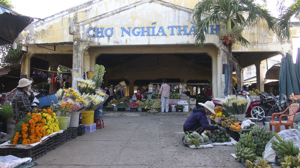 Năm 2001, mặc dù đã được nâng cấp, đổi tên thành chợ Nghĩa Thành, nhưng người dân địa phương vẫn quen gọi là chợ Chiều.