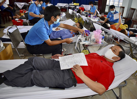 Anh Bùi Văn Trưởng tham gia HMTN lần thứ 102 trong Ngày hội HMTN sáng 25/3 tại TX. Phú Mỹ.