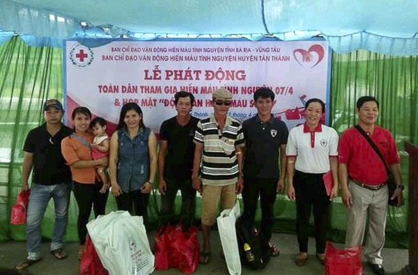 Gia đình anh Bùi Văn Trưởng cùng tham gia Lễ phát động toàn dân  tham gia hiến máu tình nguyện vào ngày 7/4/2017. 