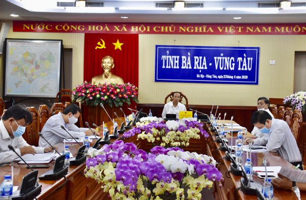 Ông Nguyễn Văn Thọ, Chủ tịch UBND tỉnh phát biểu tại cuộc họp .
